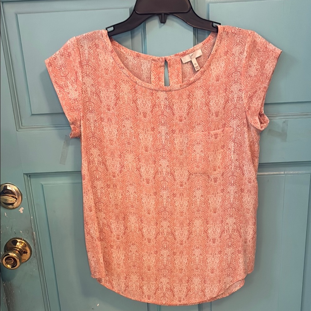 Joie rounded neck, cap sleeve, shirttail hemmed blouse blouse.# 28